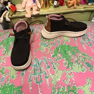 HEY DUDE WENDY PEAK HI SHOES SIZE 9